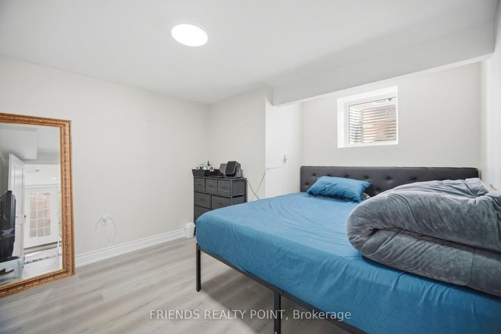 Photo 40 at 19 Donlamont Circle, Northwest Brampton, Brampton