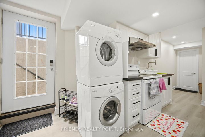 Photo 43 at 19 Donlamont Circle, Northwest Brampton, Brampton