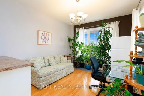 Photo 10 at 38 Pacific Rim Court, Jefferson, Richmond Hill