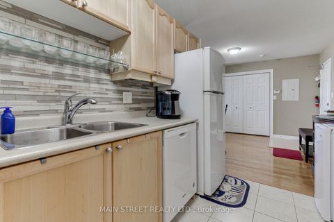 Photo 15 at 305 - 500 Mapleview Drive W, Holly, Barrie
