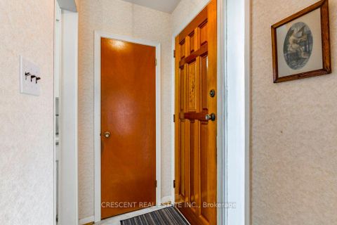 Photo 3 at 227 Verobeach Boulevard, Humbermede, Toronto