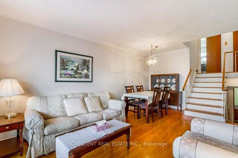Photo 4 at 227 Verobeach Boulevard, Humbermede, Toronto