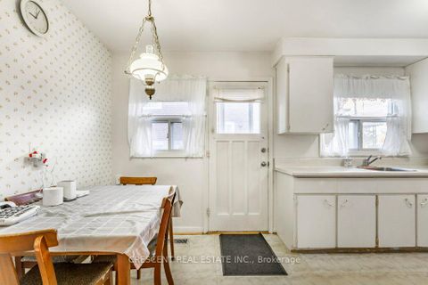 Photo 8 at 227 Verobeach Boulevard, Humbermede, Toronto