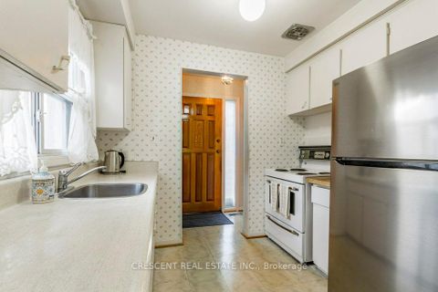 Photo 10 at 227 Verobeach Boulevard, Humbermede, Toronto