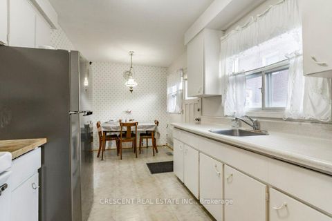 Photo 11 at 227 Verobeach Boulevard, Humbermede, Toronto