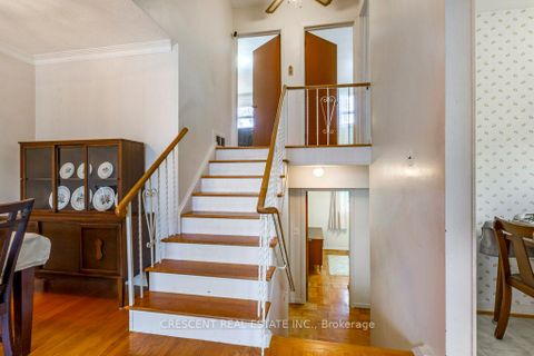 Photo 14 at 227 Verobeach Boulevard, Humbermede, Toronto