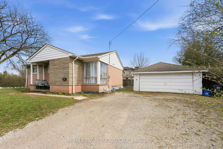 Photo 2 at 473 Samford Place, WO West, Oakville