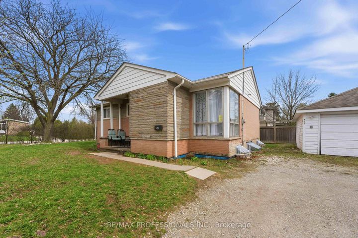 Photo 3 at 473 Samford Place, WO West, Oakville