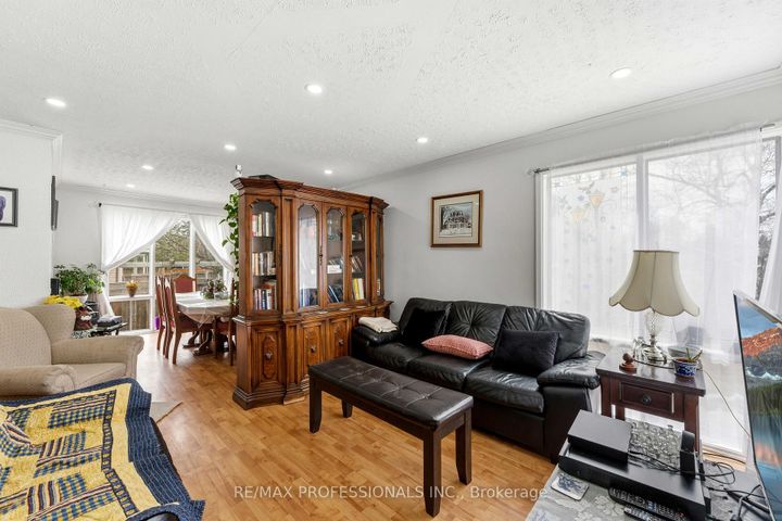 Photo 5 at 473 Samford Place, WO West, Oakville