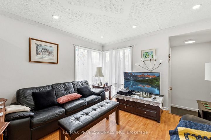 Photo 6 at 473 Samford Place, WO West, Oakville