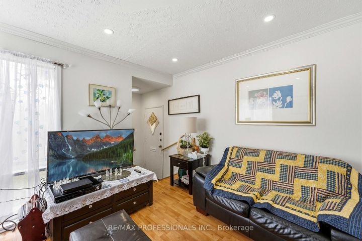 Photo 7 at 473 Samford Place, WO West, Oakville