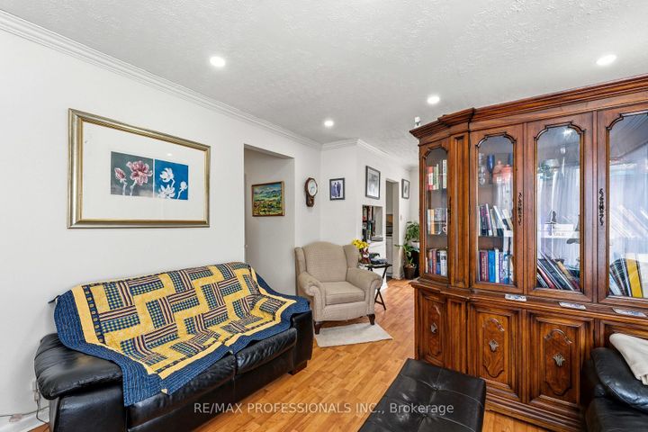 Photo 8 at 473 Samford Place, WO West, Oakville