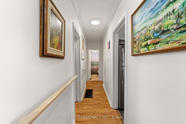 Photo 12 at 473 Samford Place, WO West, Oakville