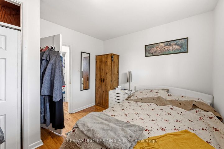 Photo 14 at 473 Samford Place, WO West, Oakville