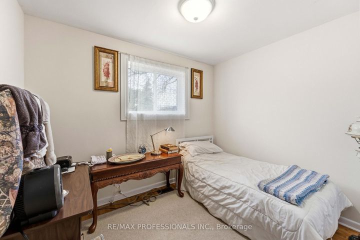 Photo 15 at 473 Samford Place, WO West, Oakville