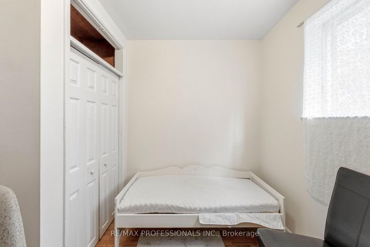 Photo 17 at 473 Samford Place, WO West, Oakville