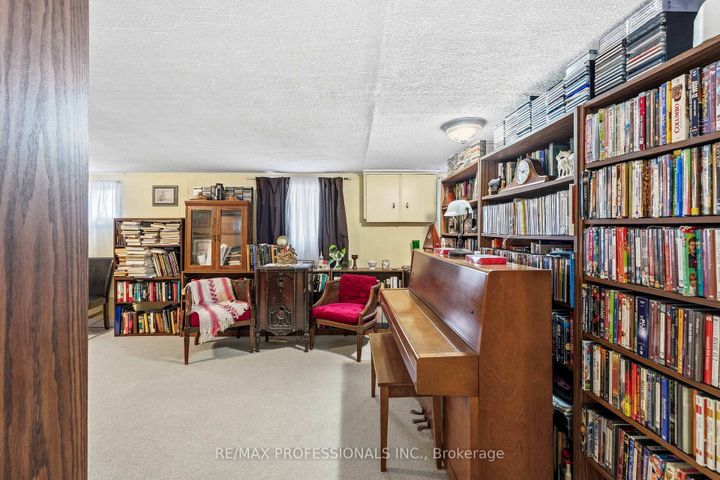 Photo 20 at 473 Samford Place, WO West, Oakville