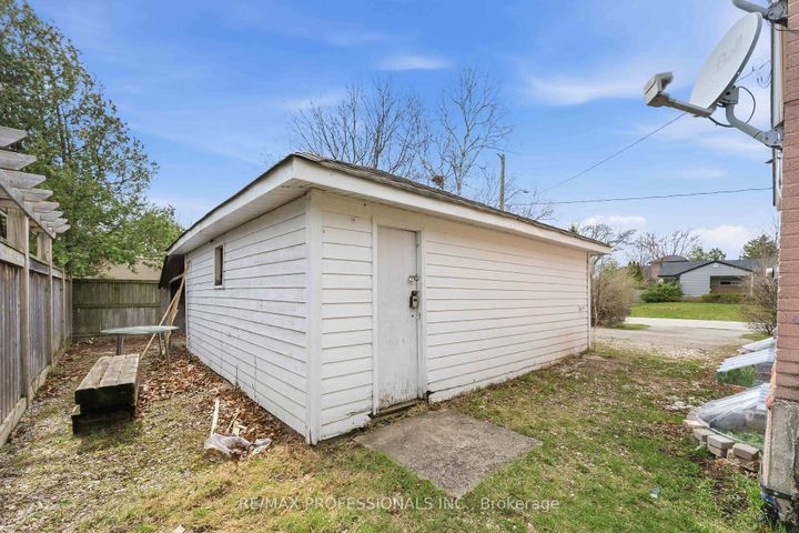 Photo 30 at 473 Samford Place, WO West, Oakville