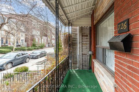 Photo 1 at 726 Adelaide Street W, Niagara, Toronto