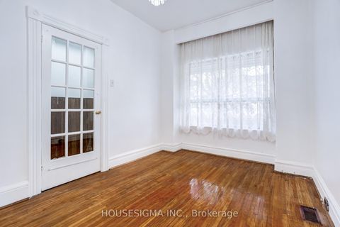 Photo 6 at 726 Adelaide Street W, Niagara, Toronto