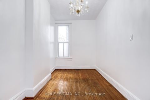 Photo 8 at 726 Adelaide Street W, Niagara, Toronto