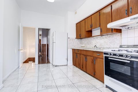 Photo 12 at 726 Adelaide Street W, Niagara, Toronto