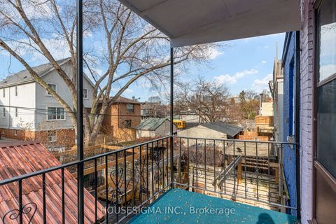 Photo 18 at 726 Adelaide Street W, Niagara, Toronto