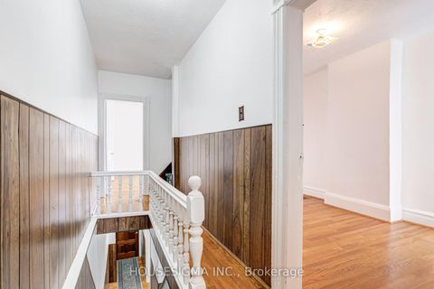 Photo 20 at 726 Adelaide Street W, Niagara, Toronto