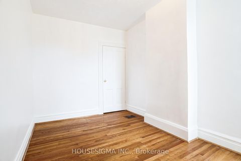 Photo 22 at 726 Adelaide Street W, Niagara, Toronto