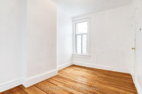 Photo 23 at 726 Adelaide Street W, Niagara, Toronto