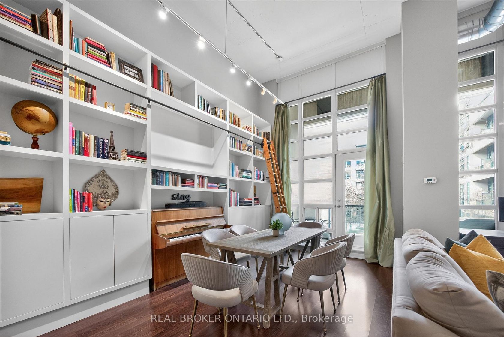 209 - 380 Macpherson Avenue, Casa Loma, Toronto photo number 2