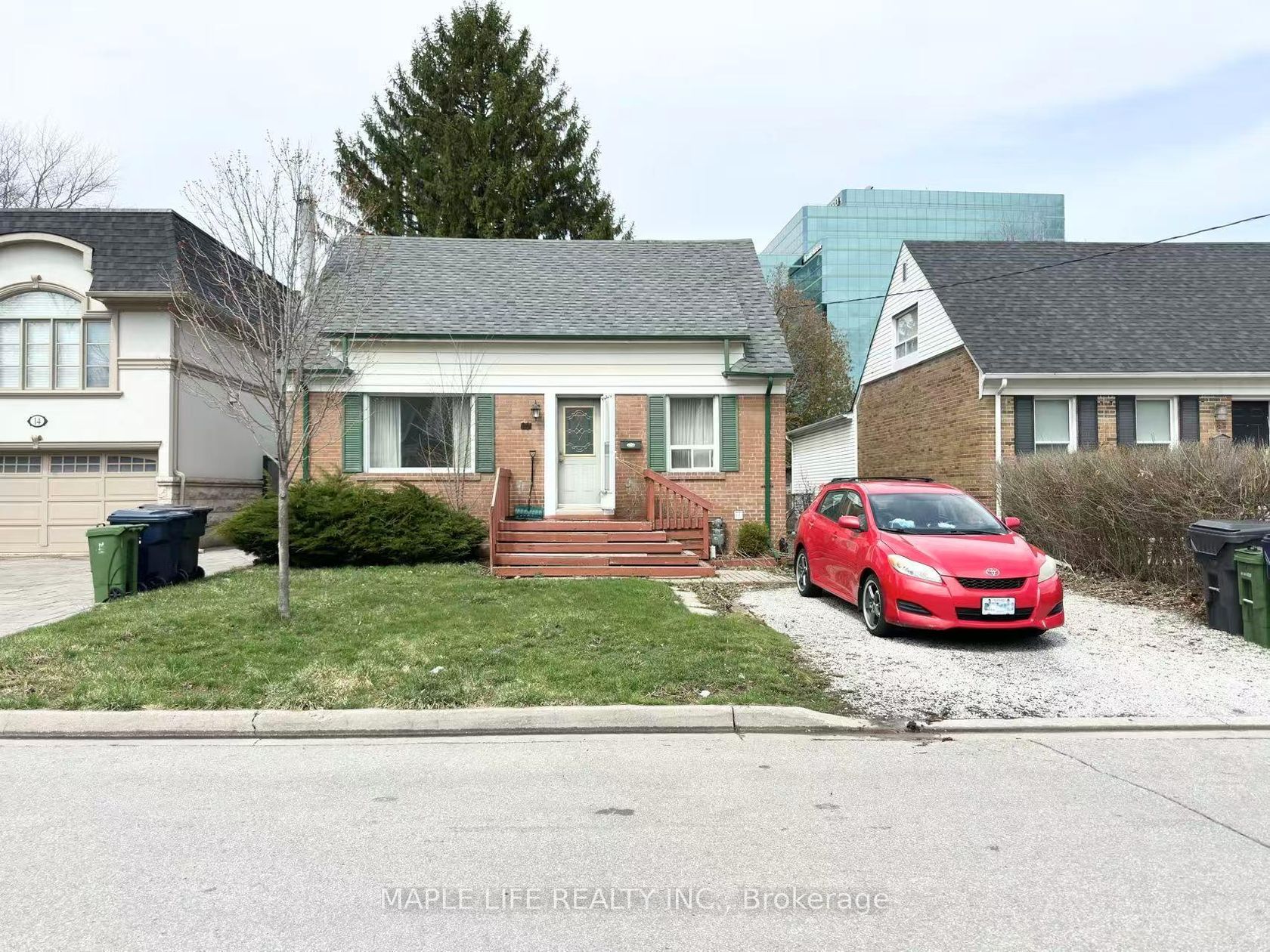 16 Lyndale Drive, Willowdale East, Toronto photo number 2