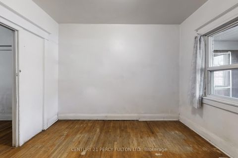 Photo 6 at 366 Coxwell Avenue, Coxwell, Toronto