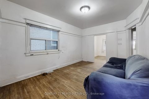 Photo 9 at 366 Coxwell Avenue, Coxwell, Toronto