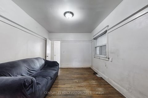 Photo 11 at 366 Coxwell Avenue, Coxwell, Toronto