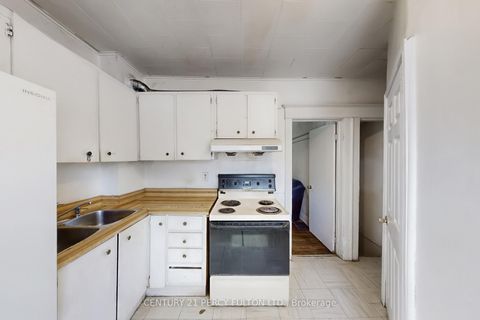 Photo 13 at 366 Coxwell Avenue, Coxwell, Toronto