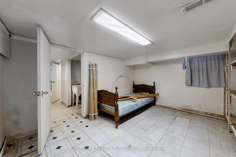 Photo 34 at 366 Coxwell Avenue, Coxwell, Toronto