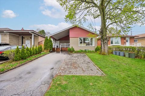 Photo 4 at 16 Arnprior Road, Bendale, Toronto