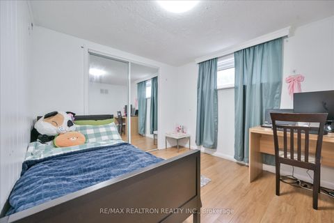 Photo 21 at 16 Arnprior Road, Bendale, Toronto