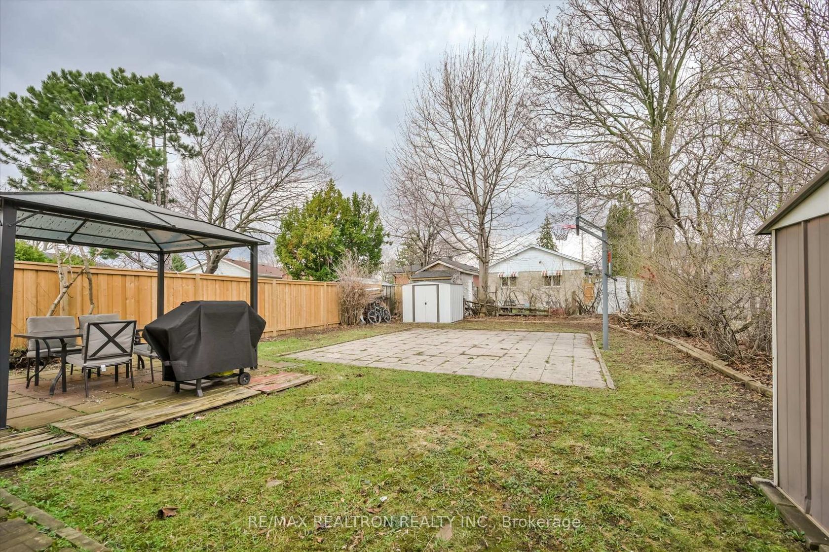 16 Arnprior Road, Bendale, Toronto photo 8