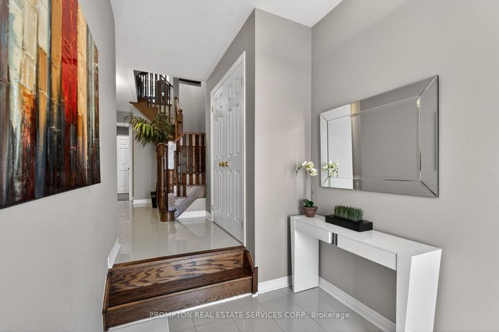 Photo 4 at 15 Donald Buttress Boulevard E, Cathedraltown, Markham