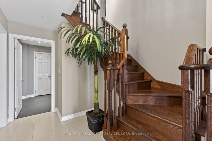 Photo 5 at 15 Donald Buttress Boulevard E, Cathedraltown, Markham