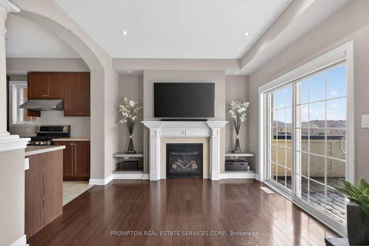 Photo 9 at 15 Donald Buttress Boulevard E, Cathedraltown, Markham