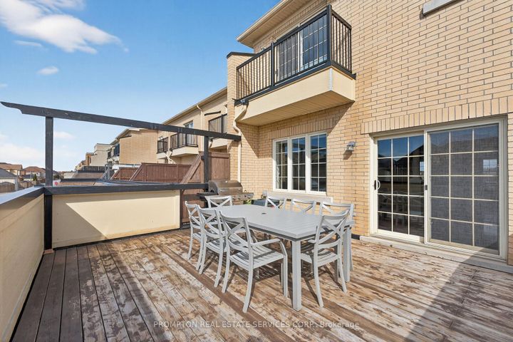 Photo 10 at 15 Donald Buttress Boulevard E, Cathedraltown, Markham