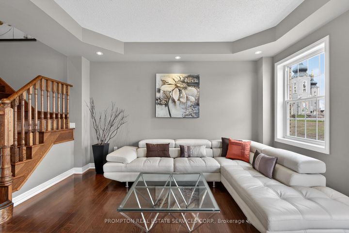 Photo 18 at 15 Donald Buttress Boulevard E, Cathedraltown, Markham