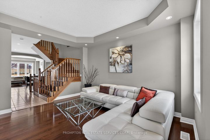 Photo 19 at 15 Donald Buttress Boulevard E, Cathedraltown, Markham