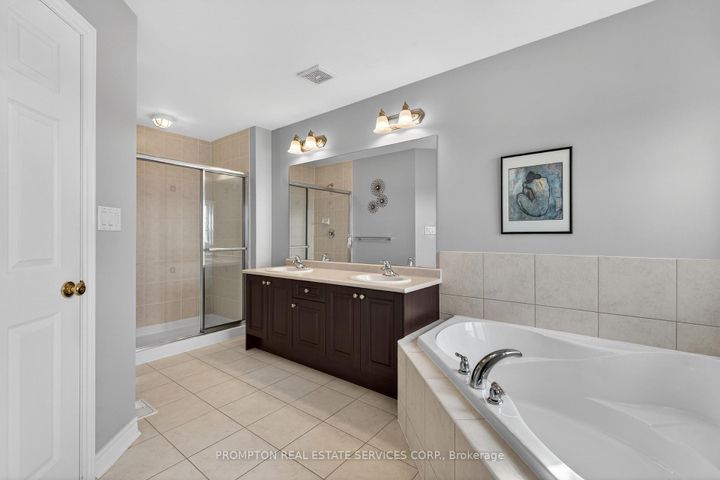Photo 25 at 15 Donald Buttress Boulevard E, Cathedraltown, Markham