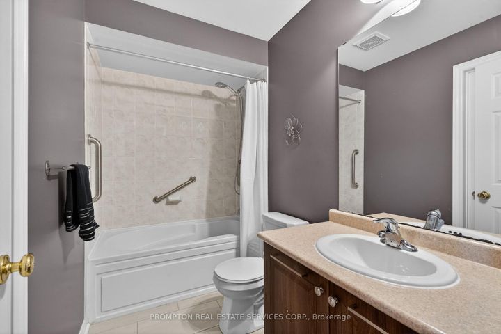 Photo 33 at 15 Donald Buttress Boulevard E, Cathedraltown, Markham