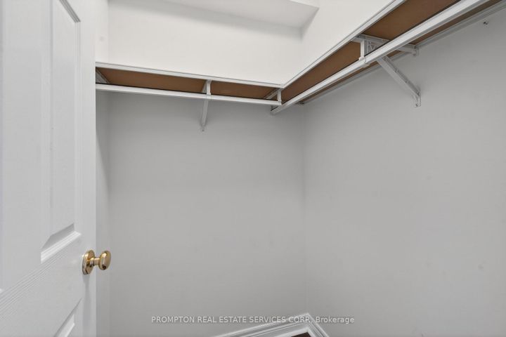 Photo 34 at 15 Donald Buttress Boulevard E, Cathedraltown, Markham