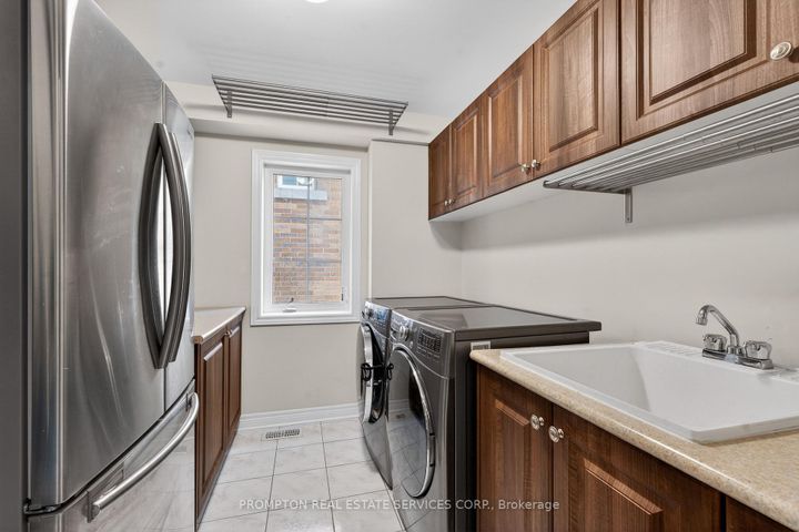 Photo 35 at 15 Donald Buttress Boulevard E, Cathedraltown, Markham